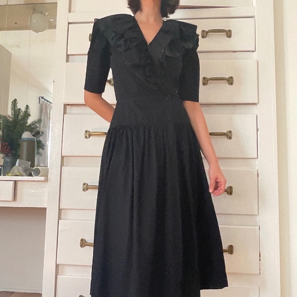 Black Ruffled collar mid length party dress Vintage! - Picture 2 of 5